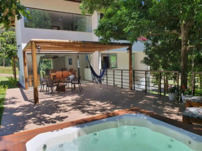 Casa 3 suítes Praia do Forte com jacuzzi